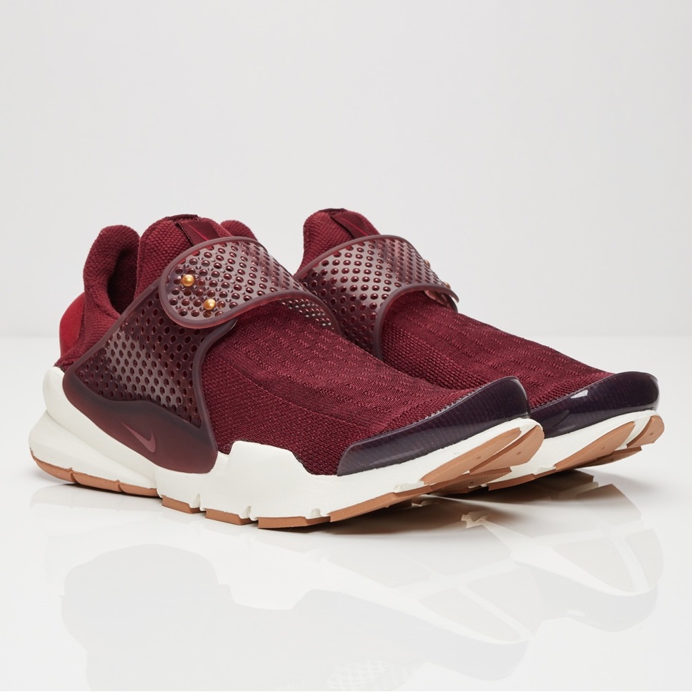 NFS… NIKE SOCK DART SNEAKER